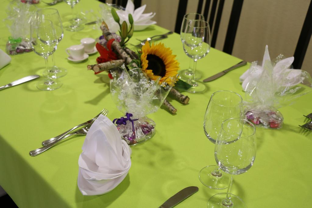 Hotel Restaurant Roessli Uetendorf Zewnętrze zdjęcie